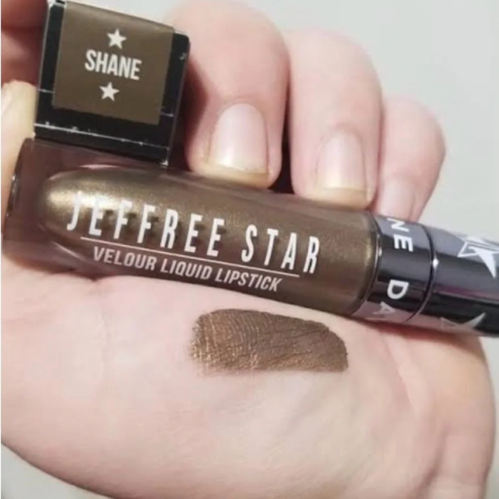 JEFFREE Star SHANE liquid matte Lipstick in Metallic Gold